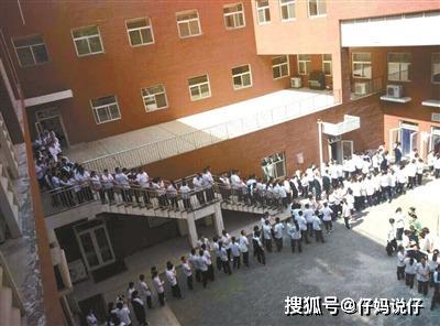 河南某中学网传校园吃瓜,揭秘校园生活幕后趣闻”