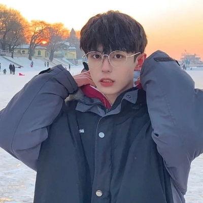 网红吃瓜头像男生霸气高冷,揭秘霸气高冷男生的神秘面纱