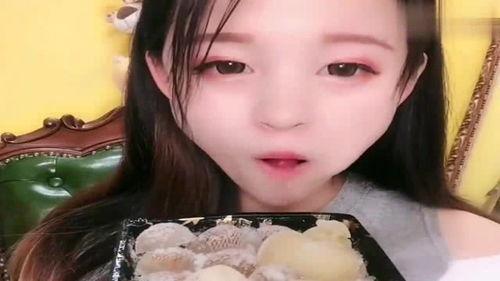 网红吃瓜小姐姐是谁啊,她是如何成为网络红人的？