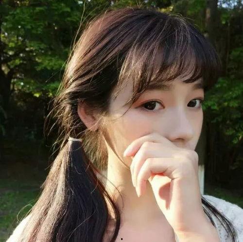 网红女孩吃瓜图像大全,趣味瞬间大盘点