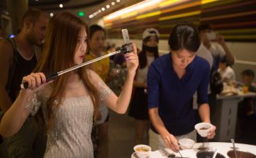 淄博探店女网红吃瓜视频,揭秘美食背后的故事与趣闻