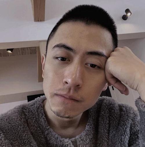 吃瓜图片网红男孩头像,网红男孩头像的吃瓜风采