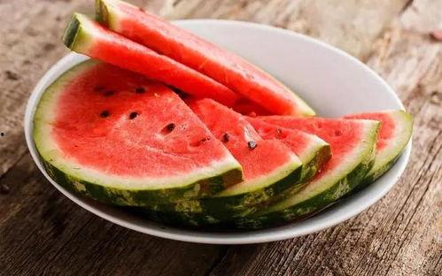 网红在外面买东西吃瓜,揭秘热门小吃背后的“吃瓜”故事