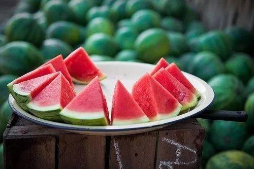 网红西瓜冰吃瓜事件真相,真相大白背后的网络风波