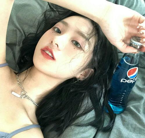 网红劲爆吃瓜图片头像女,女生头像背后的惊人故事