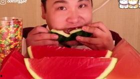 网红小希吃瓜是真的吗